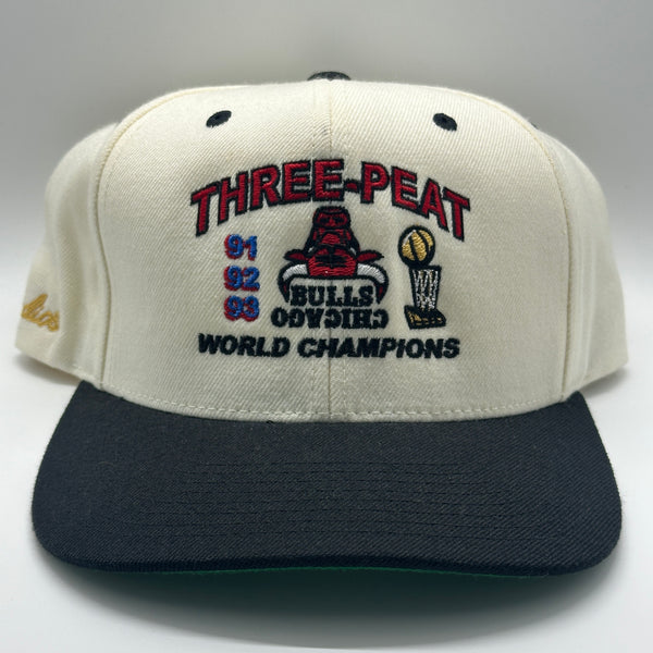 Uniform Studios NBA Chicago Bulls Three-Peat World Champions Snapback